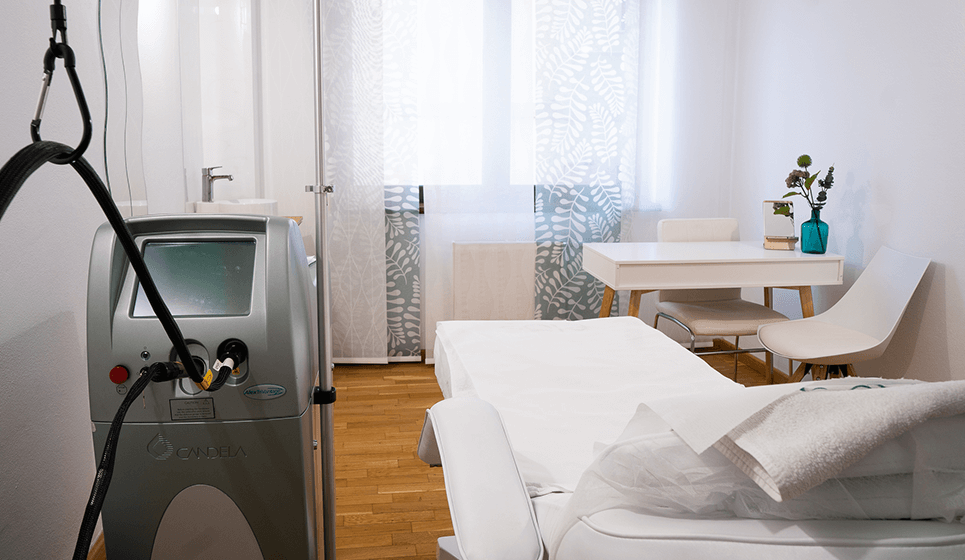 Cabinet dermatologic Derma Expert by Elos dotat cu aparatura laser de ultima generatie si mobilier modern.